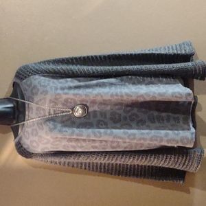 Gray leopard print top 3x NWT